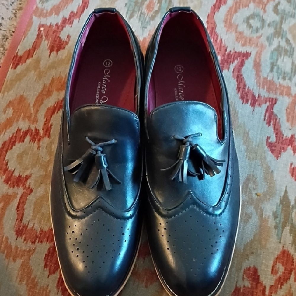 Elegant Black Tassel Loafers